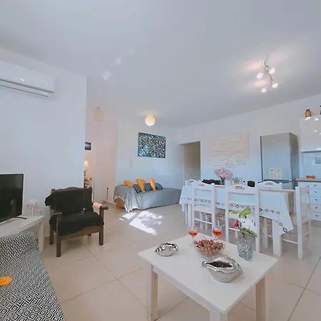 Lakithra Apartments アパート