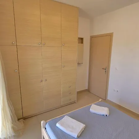 Lakithra Apartments *