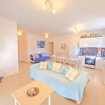 Lakithra Apartments شقة