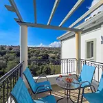Lakithra Apartments *