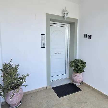 Lakithra Apartments